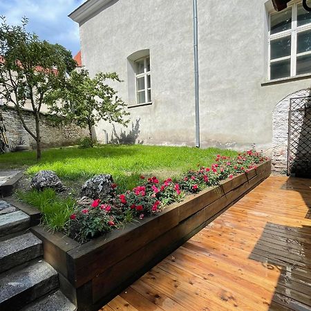 Historic Apartment With Private Garden In Old Town Tallinn Dış mekan fotoğraf